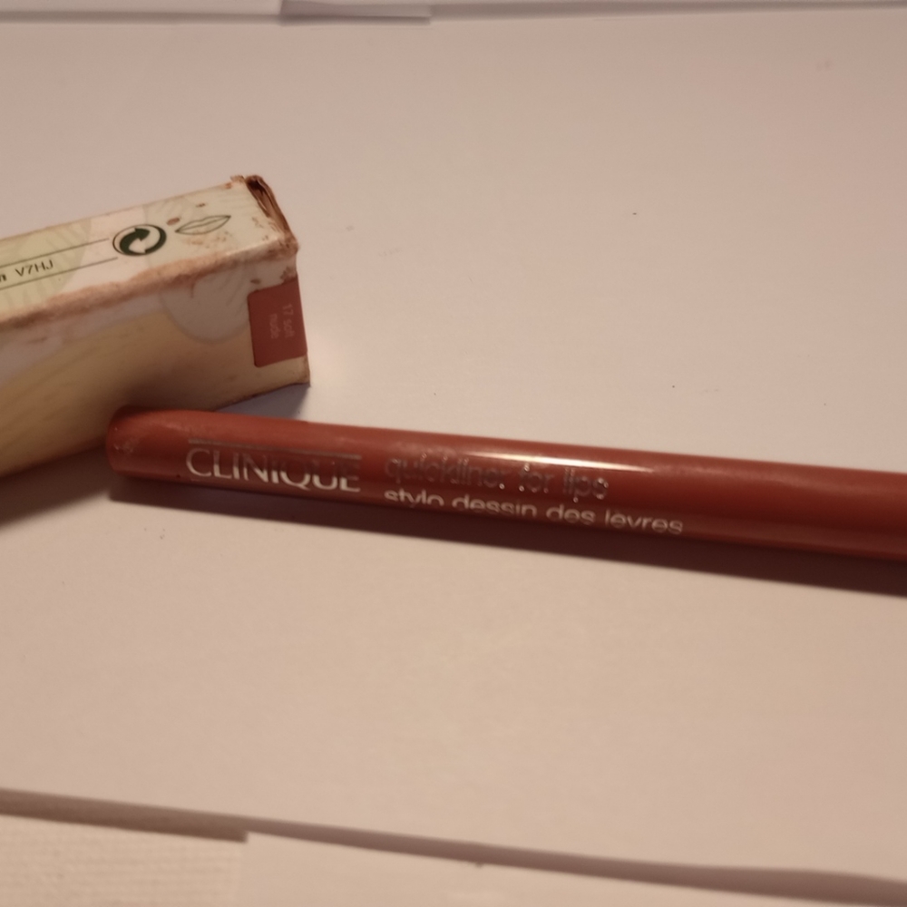 Lip liner